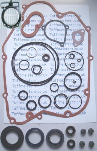 100682- replacement 26008101 De-Lux complete Gasket Set Including Head Gasket. Models 2001-2003